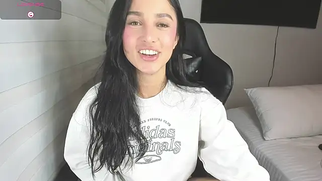 EvaMoet online show from 09/17/25, 09:22