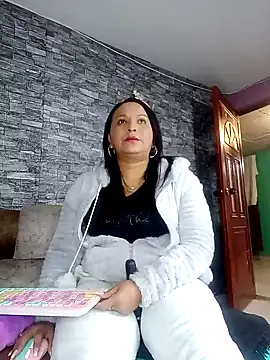 Snapshot of Danna_Paolaa_ chatting on 01/24/25, 04:27 Danna Paolaa online show from 01/24/25, 04:27