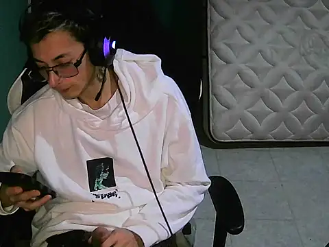 Snapshot of Jughead_16 chatting on 09/23/25, 05:43 Jughead 16 online show from 09/23/25, 05:43