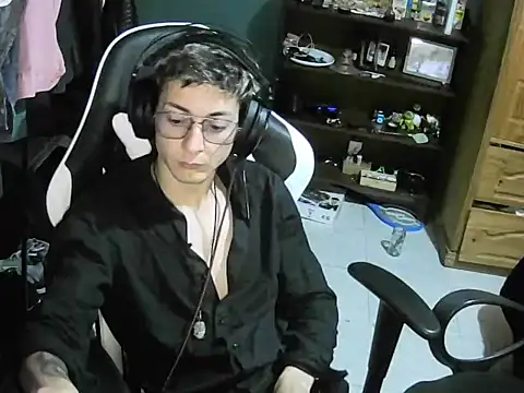 Snapshot of Jughead_16 chatting on 10/17/25, 07:55 Jughead 16 online show from 10/17/25, 07:55