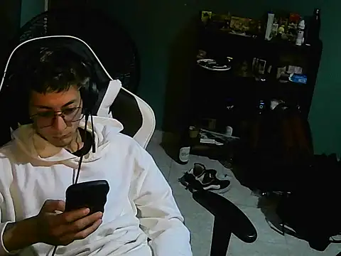 Snapshot of Jughead_16 chatting on 10/27/25, 05:22 Jughead 16 online show from 10/27/25, 05:22