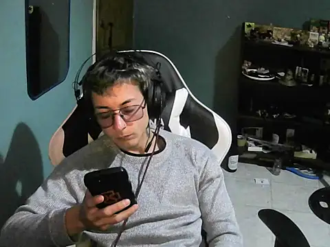 Snapshot of Jughead_16 chatting on 10/31/25, 02:12 Jughead 16 online show from 10/31/25, 02:12