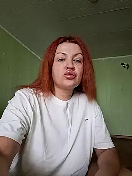 Snapshot of KiraXTender chatting on 10/17/25, 02:59 KiraXTender online show from 10/17/25, 02:59