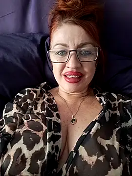 Snapshot of KiraXTender chatting on 11/15/25, 05:05 KiraXTender online show from 11/15/25, 05:05