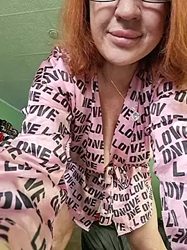 Snapshot of KiraXTender chatting on 11/22/25, 03:27 KiraXTender online show from 11/22/25, 03:27