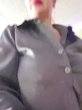 Snapshot of KiraXTender chatting on 11/23/25, 04:56 KiraXTender online show from 11/23/25, 04:56