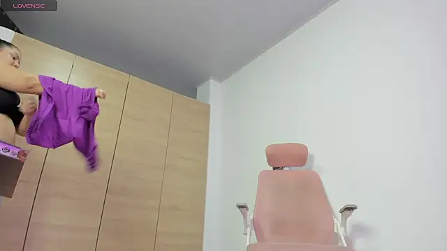 ibeth diaz online show from 11/08/25, 01:44