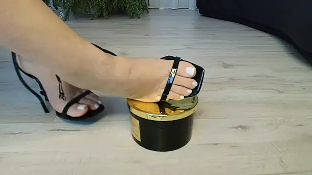 Snapshot of ASSYA chatting on 01/07/26, 08:00 ASSYA online show from 01/07/26, 08:00