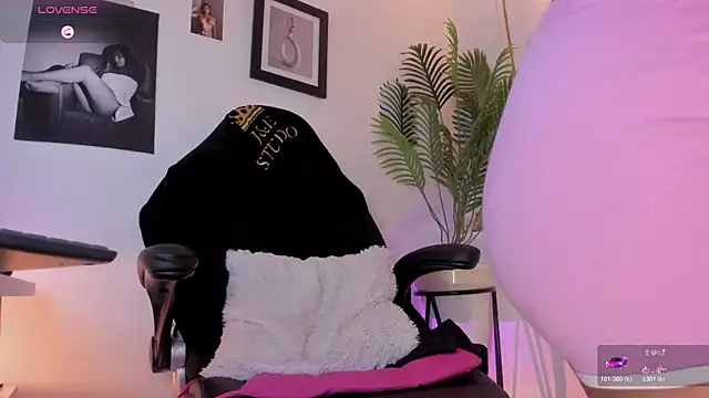 brianahill  online show from 03/27/26, 08:41