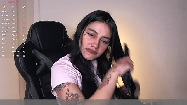 Snapshot of val_bardot chatting on 02/20/26, 01:46 val bardot online show from 02/20/26, 01:46