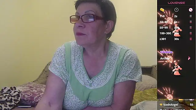 Snapshot of Sandra_Carina chatting on 05/15/26, 03:35 Sandra Carina online show from 05/15/26, 03:35