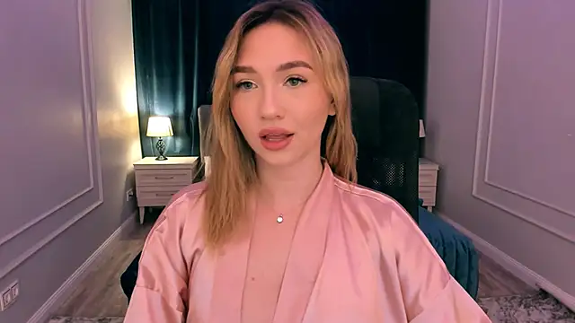 Snapshot of GracefulLook chatting on 01/25/25, 07:39 GracefulLook online show from 01/25/25, 07:39