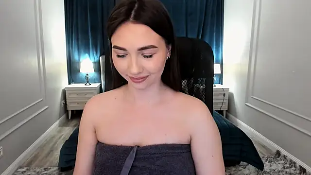 Snapshot of GracefulLook chatting on 02/15/25, 10:42 GracefulLook online show from 02/15/25, 10:42