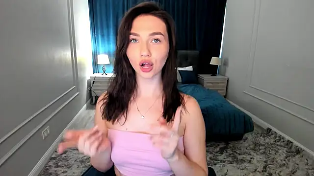 Snapshot of GracefulLook chatting on 09/14/25, 03:38 GracefulLook online show from 09/14/25, 03:38