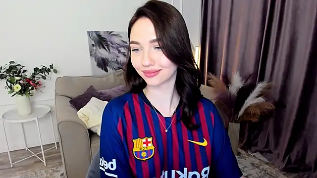 Snapshot of GracefulLook chatting on 09/18/25, 08:00 GracefulLook online show from 09/18/25, 08:00