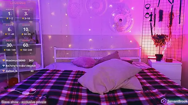 Snapshot of ServantBrook chatting on 02/04/25, 11:05 ServantBrook online show from 02/04/25, 11:05