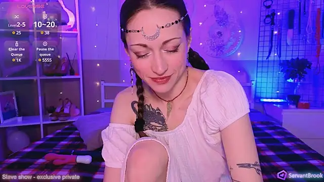 Snapshot of ServantBrook chatting on 02/18/25, 06:04 ServantBrook online show from 02/18/25, 06:04