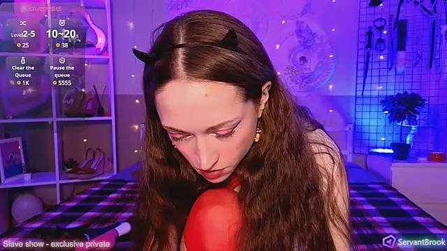 Snapshot of ServantBrook chatting on 02/25/25, 06:03 ServantBrook online show from 02/25/25, 06:03