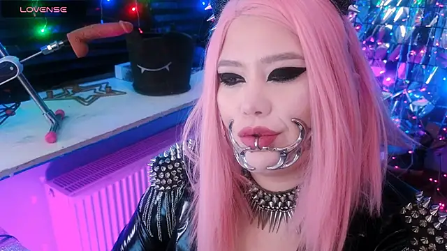 Snapshot of wickedxqueen chatting on 02/08/25, 05:29 wickedxqueen online show from 02/08/25, 05:29