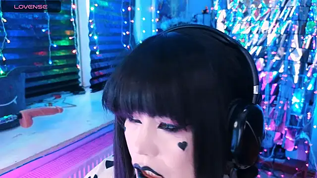 Snapshot of wickedxqueen chatting on 02/20/25, 05:44 wickedxqueen online show from 02/20/25, 05:44