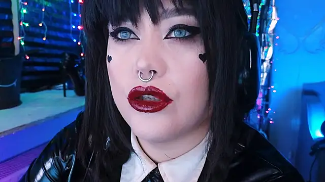 Snapshot of wickedxqueen chatting on 02/28/25, 05:37 wickedxqueen online show from 02/28/25, 05:37