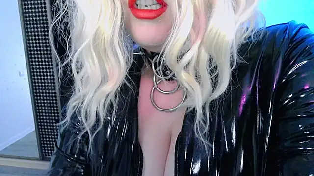 Snapshot of wickedxqueen chatting on 02/15/26, 09:55 wickedxqueen online show from 02/15/26, 09:55