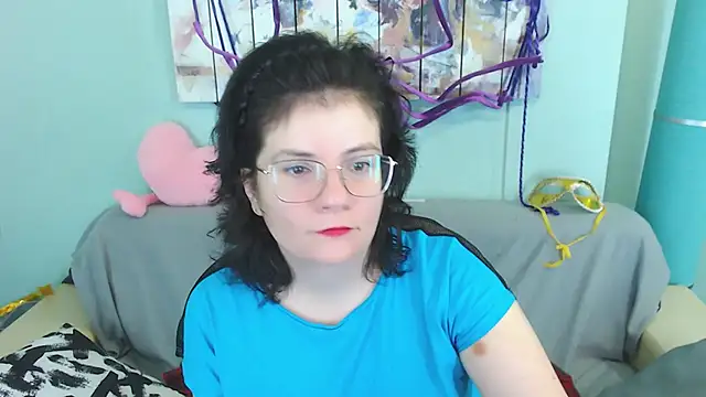 Snapshot of EverlyRays chatting on 12/06/24, 04:58 EverlyRays online show from 12/06/24, 04:58