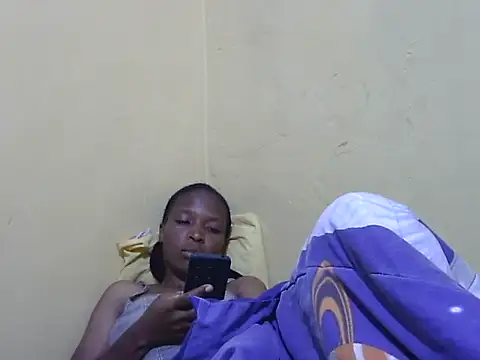 Snapshot of Smillie_prety chatting on 10/17/25, 05:54 Smillie prety online show from 10/17/25, 05:54