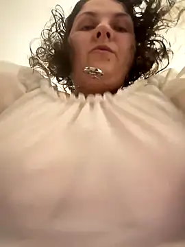 Snapshot of Taisia_W chatting on 10/03/25, 05:54 Taisia W online show from 10/03/25, 05:54