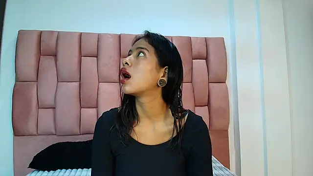 JuliKim  online show from 02/18/26, 12:45