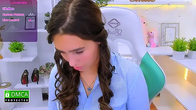  Eliizabeth  online show from 09/22/25, 10:01