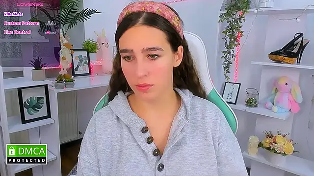  Eliizabeth  online show from 10/14/25, 08:53