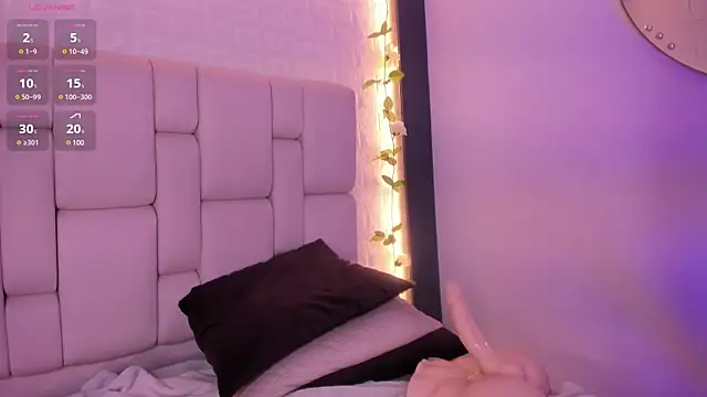 emma woods  online show from 12/19/24, 03:30