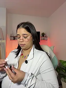 Snapshot of tati_reyess chatting on 10/06/25, 01:19 tati reyess online show from 10/06/25, 01:19