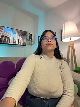 tati reyess online show from 04/24/26, 12:18