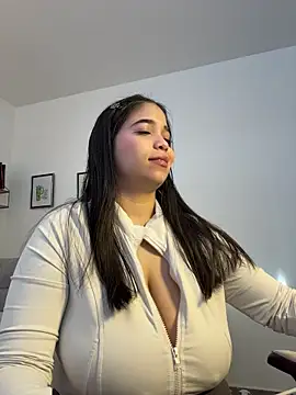 tati reyess online show from 05/01/26, 12:43