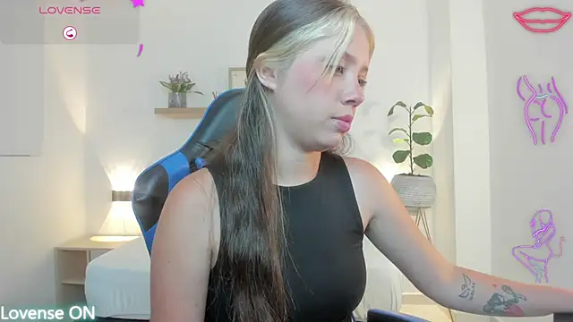 Snapshot of nataly_rodri chatting on 04/25/26, 02:03 nataly rodri online show from 04/25/26, 02:03