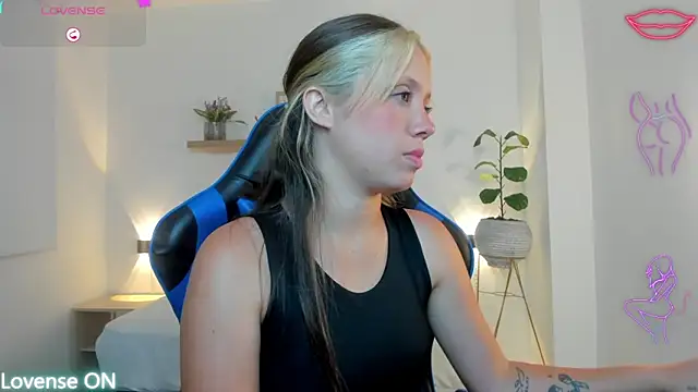 Snapshot of nataly_rodri chatting on 04/29/26, 02:04 nataly rodri online show from 04/29/26, 02:04