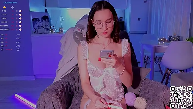 Snapshot of shey1i chatting on 12/24/24, 06:06 shey1i online show from 12/24/24, 06:06