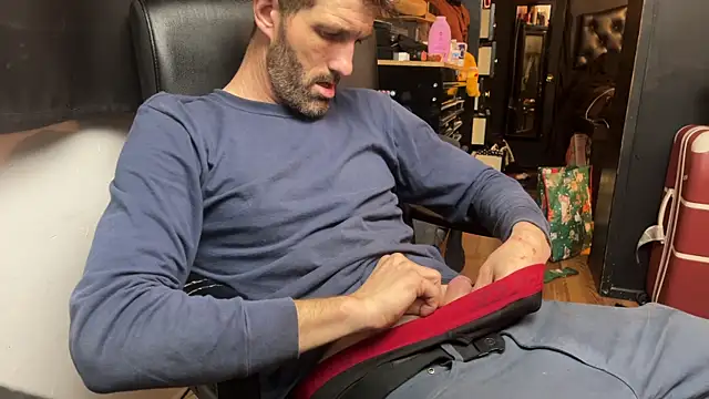 Snapshot of leanjamesdean chatting on 12/21/25, 05:36 leanjamesdean online show from 12/21/25, 05:36