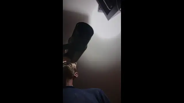 Snapshot of leanjamesdean chatting on 12/22/25, 04:20 leanjamesdean online show from 12/22/25, 04:20