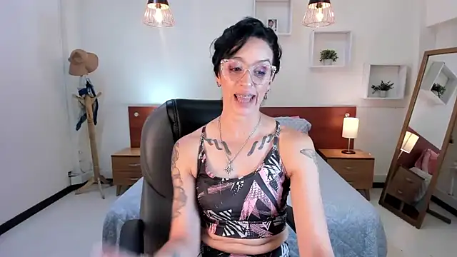 Kristen Garner online show from 01/11/25, 08:54