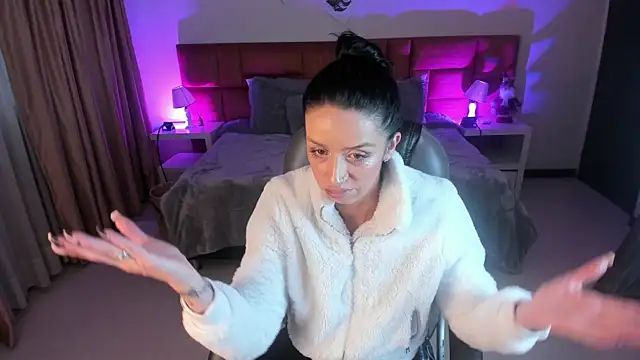 Kristen Garner online show from 11/21/25, 09:24