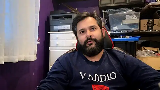 Snapshot of Sakhtlaundaz chatting on 12/22/25, 09:23 Sakhtlaundaz online show from 12/22/25, 09:23