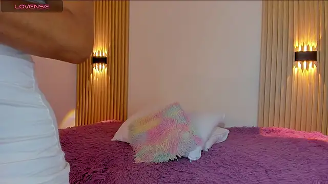 EmilyEvans7 online show from 04/23/26, 02:30