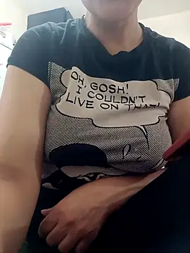 Snapshot of lolo890 chatting on 10/21/25, 02:51 lolo890 online show from 10/21/25, 02:51