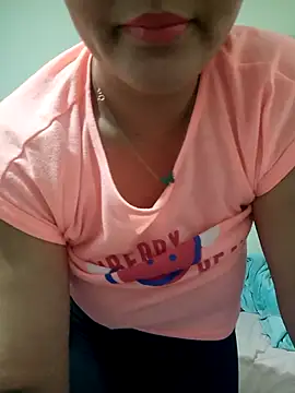 Snapshot of lolo890 chatting on 10/26/25, 02:17 lolo890 online show from 10/26/25, 02:17