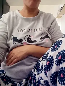 Snapshot of lolo890 chatting on 10/28/25, 11:47 lolo890 online show from 10/28/25, 11:47