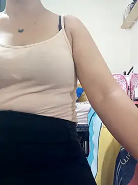 Snapshot of lolo890 chatting on 10/29/25, 01:35 lolo890 online show from 10/29/25, 01:35