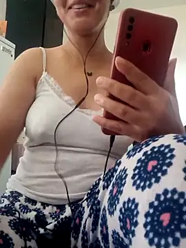 Snapshot of lolo890 chatting on 10/30/25, 11:22 lolo890 online show from 10/30/25, 11:22